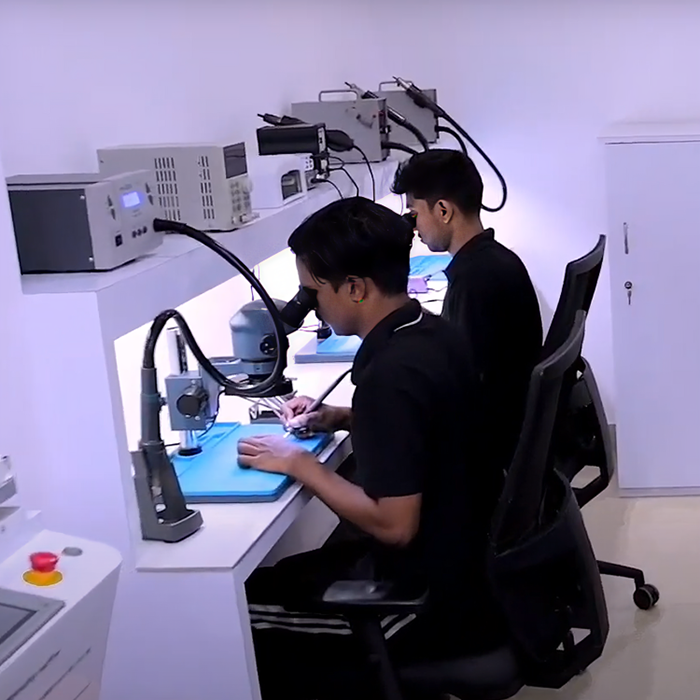 Technical mobile phone repair work